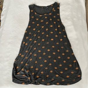 Size XL light long sleeveless tunic for layering, fun pumpkin print by Fifth Sun